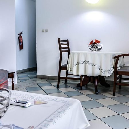 Tchero Appartement 1 Дуала Екстериор снимка